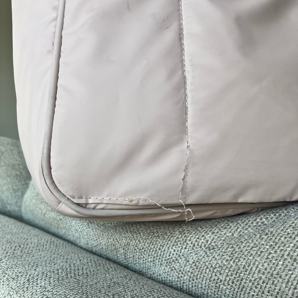 CALPAK LUKA DUFFEL in rose quartz from their classic color collection. - Picture 2 of 7